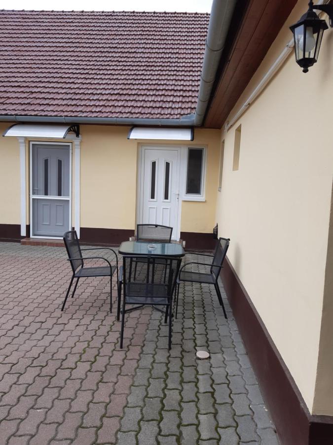 Helga Apartman Makó Exterior foto