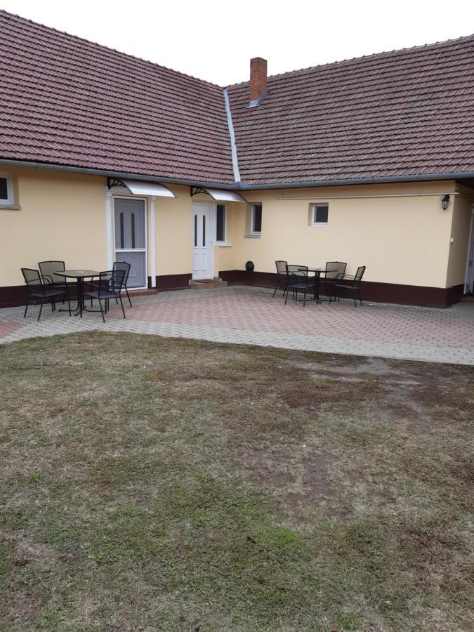 Helga Apartman Makó Exterior foto