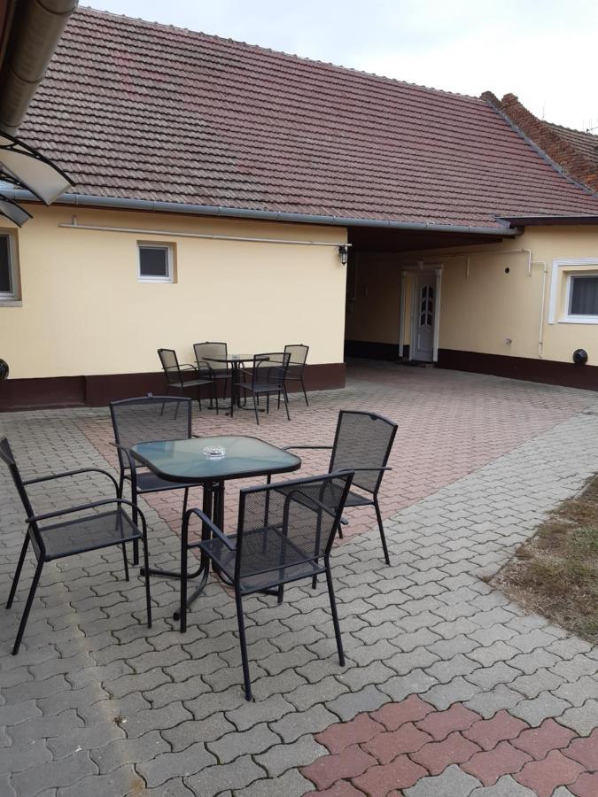 Helga Apartman Makó Exterior foto
