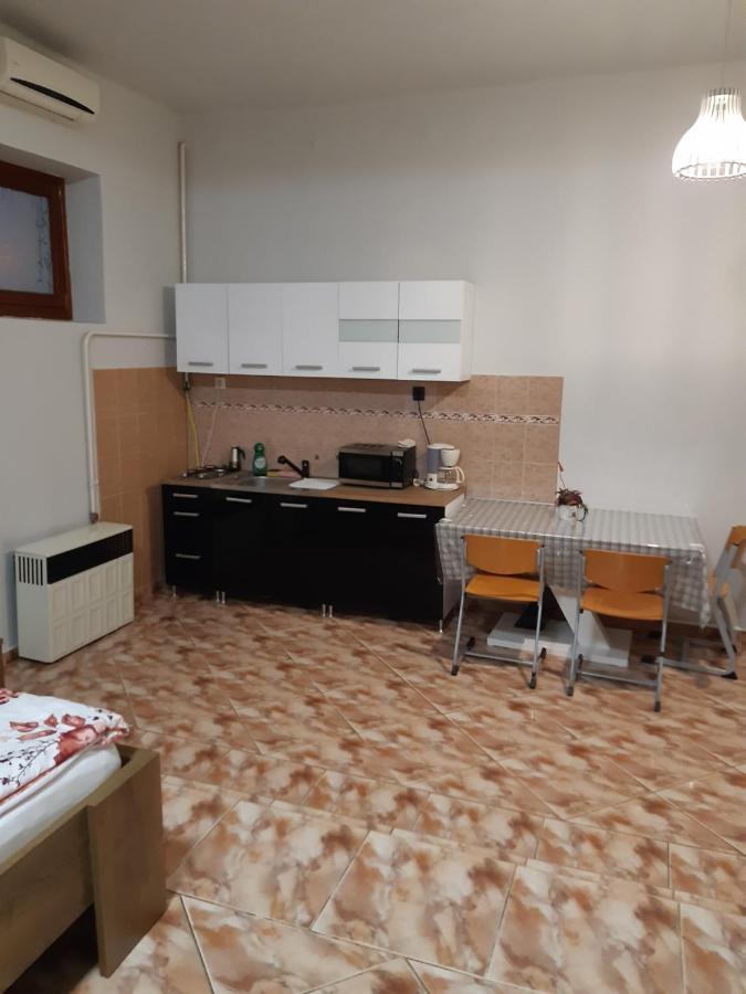 Helga Apartman Makó Exterior foto