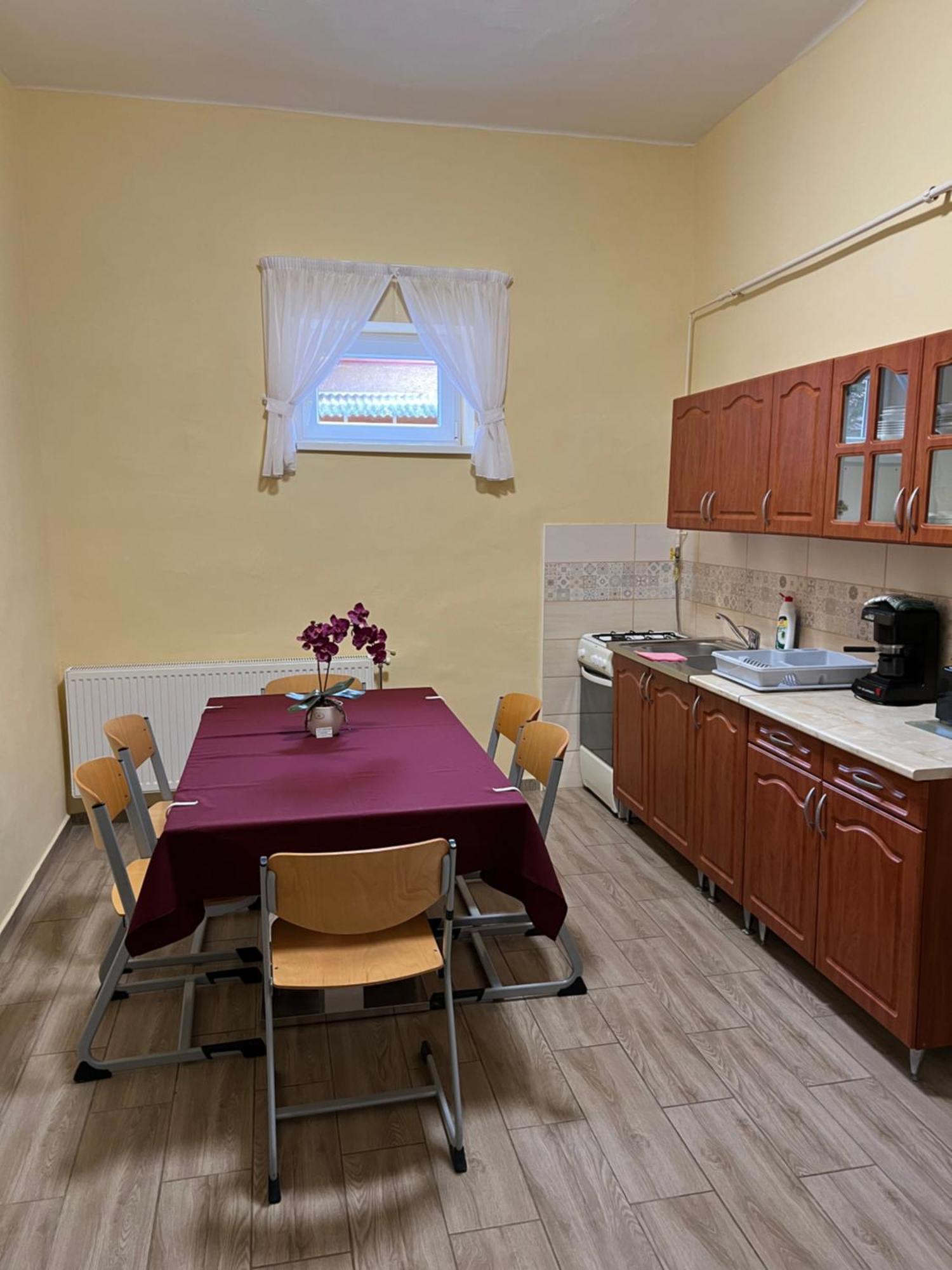 Helga Apartman Makó Exterior foto