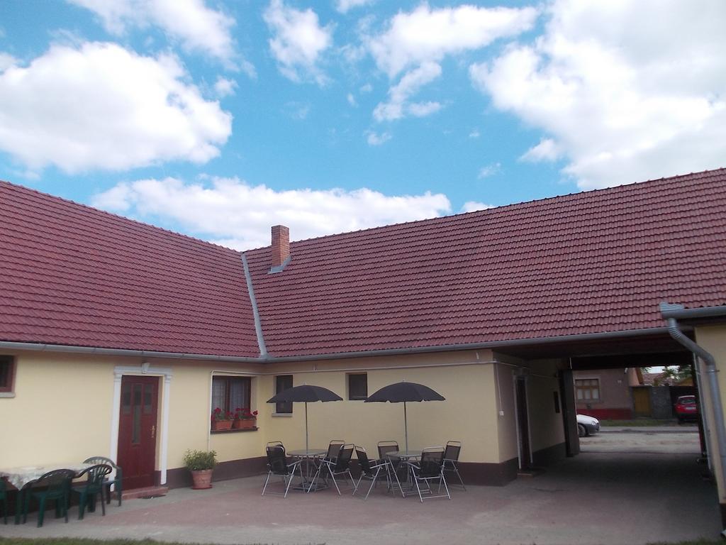 Helga Apartman Makó Exterior foto
