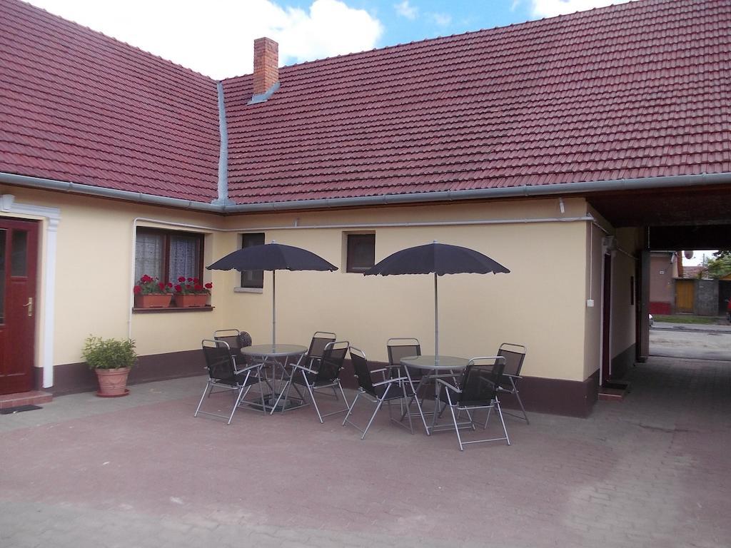 Helga Apartman Makó Exterior foto
